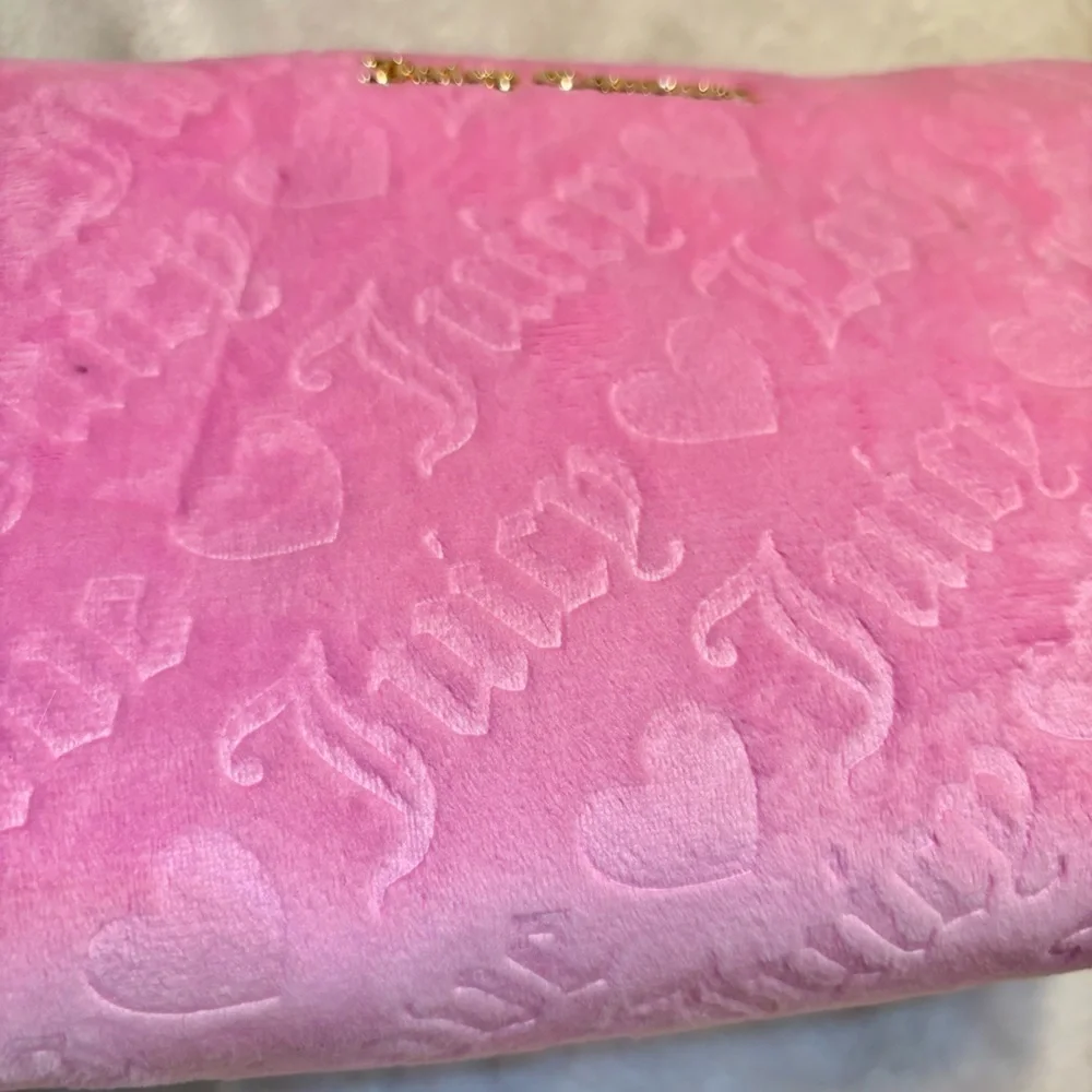 NWT Juicy Couture Travel Cosmetic Bag Pale Pink Velour Large w/travel bottle